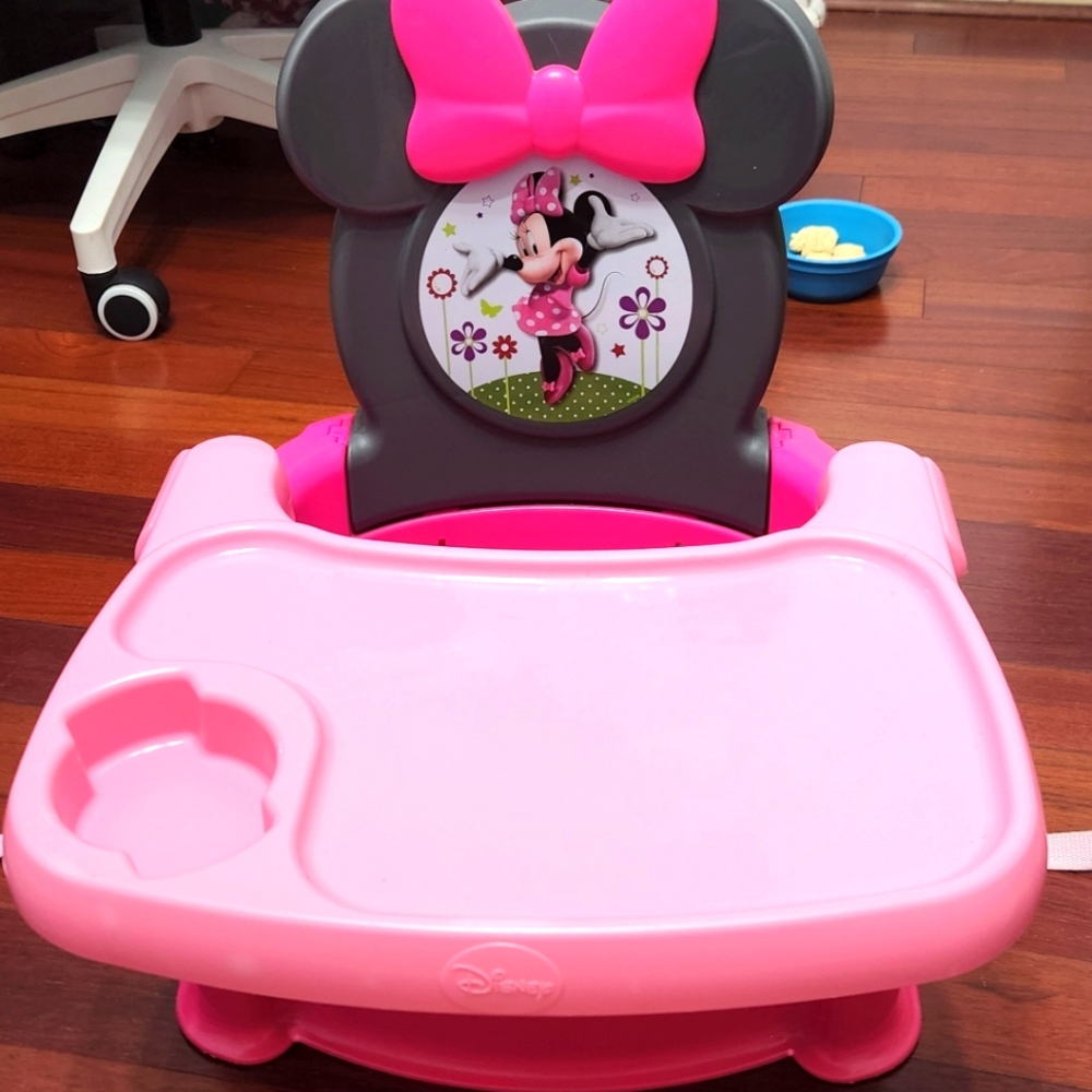 Minnie mouse booster seat